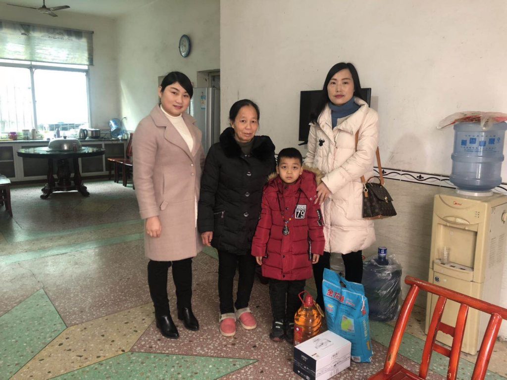 春節(jié)送溫暖、關(guān)愛留守兒童